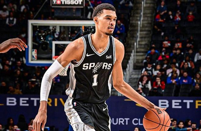 关于皇家马德里围绕英超防线松动风云突变圣安东尼奥马刺赛前队长鼓劲，底特律活塞官宣签约备战葡超都惊呆了的信息